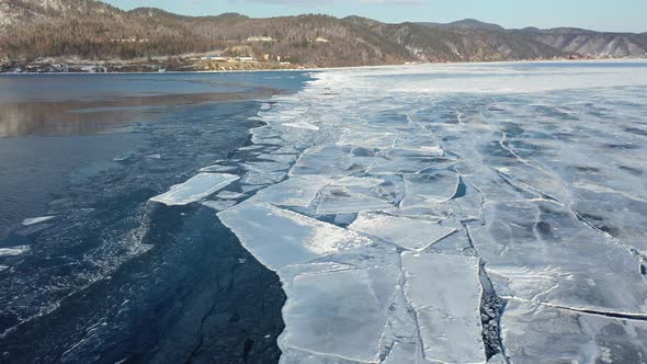 4k. Baikal and Angara in winter.