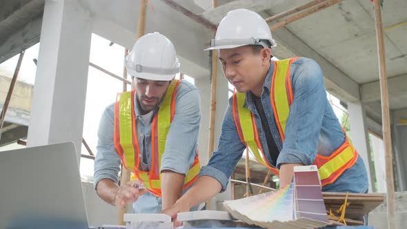 Team onsite of architecture inspector and discuss together