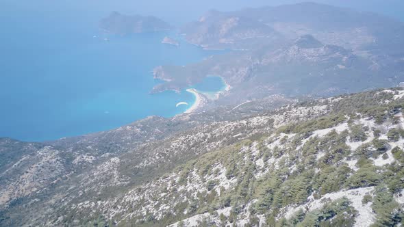 Drone view on world famous paragliding spot in Oludeniz, Fethiye, Turkey alt