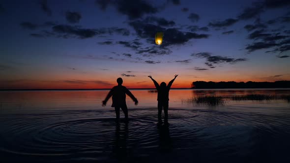 Girfriends watching on the air lantern. 