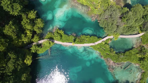 Take off over the Plitvice Lakes National Park with many green plants and beautiful lakes, a mountai alt