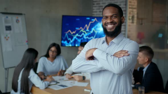 Portrait of Confident Smiling African American Businessman Posing with Folded Arms and Widely alt