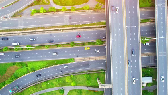 4K : Aerial view and top view of traffic on city. alt