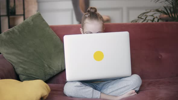 Cute Girl Using A Laptop alt