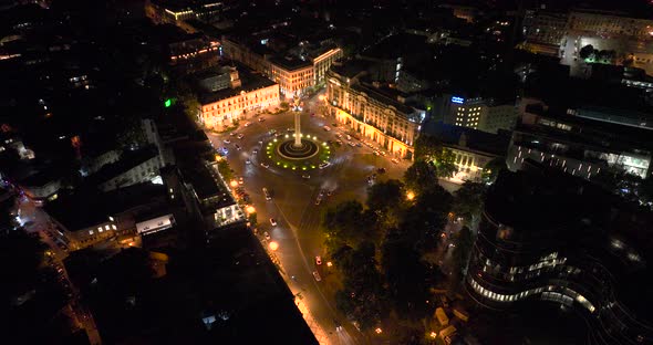 Flying over column of freedom in the center of the city. St. George monument of liberty in Tbilisi alt
