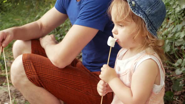 The Child Eats Fried Marshmallows a Fire alt