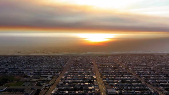San Francisco flying towards ocean over houses in a large neighborhood. alt