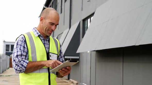 Construction using digital tablet alt