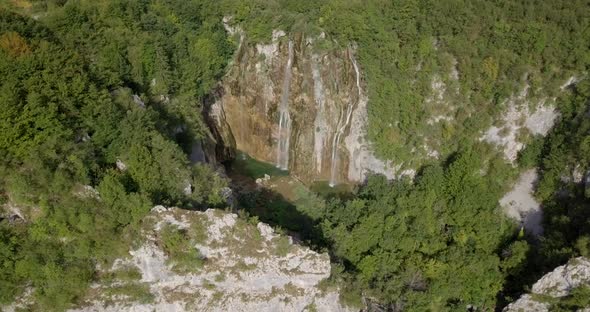 AERIAL: Plitvička Jezera in Croatia alt