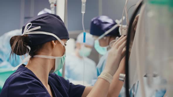 Female anesthesiologist examining all the parameters alt