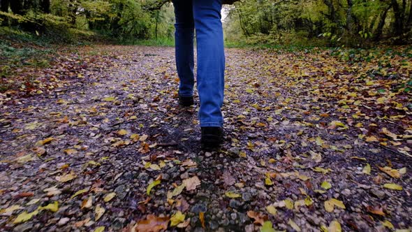 Close Up of Woman Legs Hiking Steep Terrain in Slow Motion alt