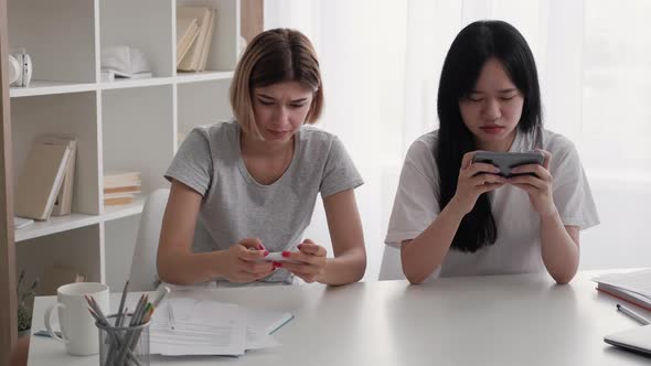 Phone Gaming Gadget Addiction Girls Friends Game alt