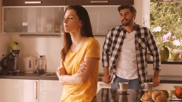 Couple in to an argument alt