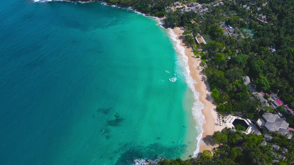 Beach aerial view. white sand beach top view. Aerial view of the beautiful sea with waves at sunny d alt