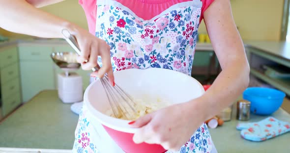 Waitress preparing food alt