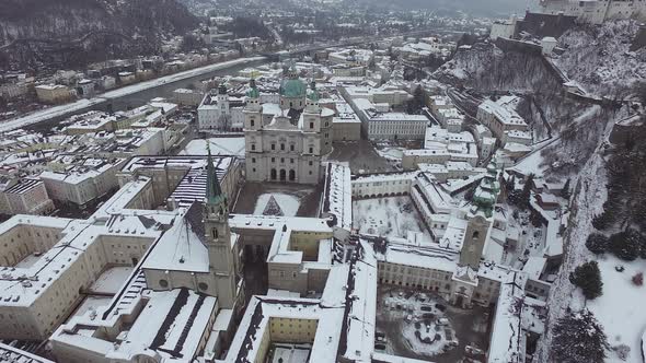 Aerial view of buildings and churches in Salzburg alt