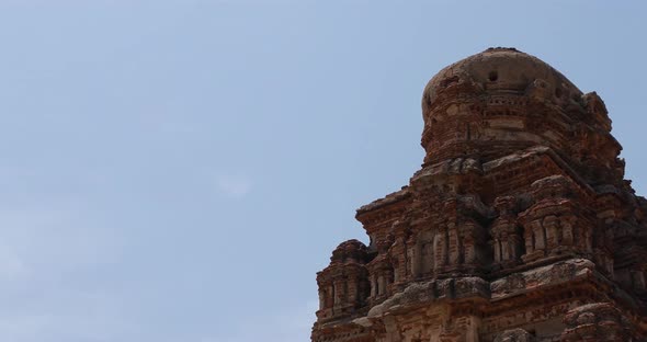 The Old Ruined Temple Against Clear Blue Sky At The Ancient Village In Hampi, State Of Karnataka, In alt