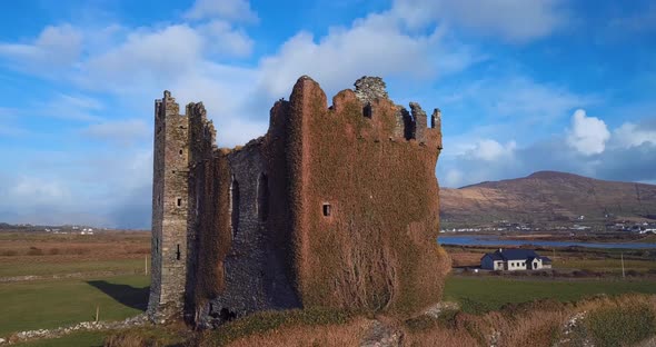 Ruins Of Ballycarbery Castle alt
