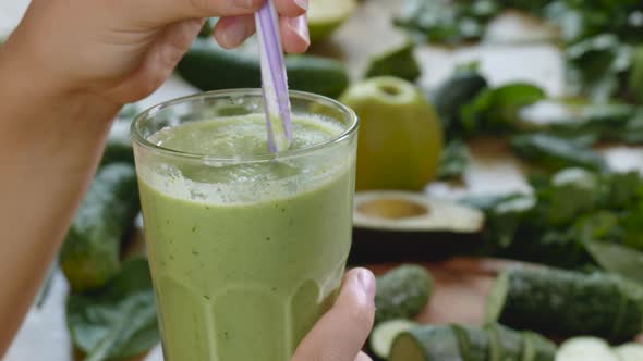 Organic Freshly Squeezed Green Vegetable and Fruit Smoothie Into the Glass alt