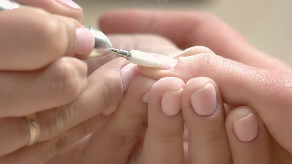 The Process of Removing Gel From Nails. alt