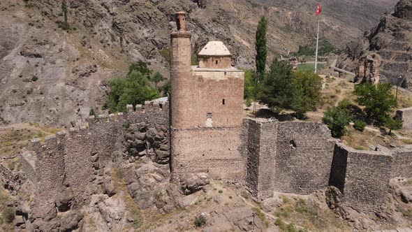 Historical Ispir Castle alt