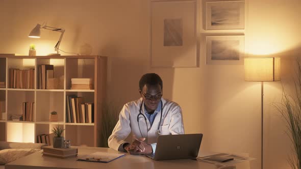 Doctor Video Conference Medical Webinar Laptop alt