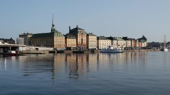 Time lapse from Djurgarden ferry arriving in the morning alt