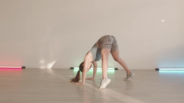 Flexible Woman Twerking on Floor alt