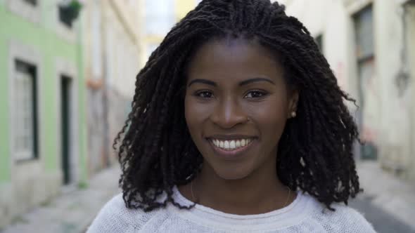 Closeup of Happy Beautiful Young African American Woman alt