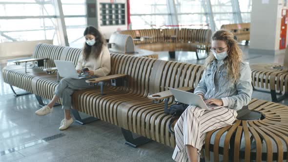 Airport or Train Station in Covid Time alt