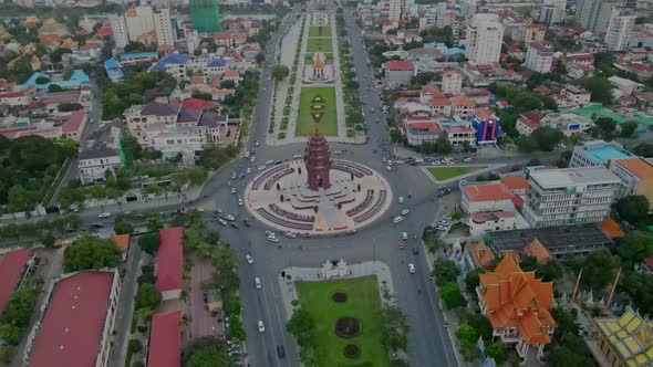 Independence Monument At The Intersection Of Norodom Boulevard And Sihanouk Boulevard In Phnom Penh alt