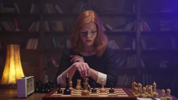 Queen Makes King Move alt