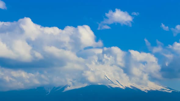 4K Timelapse view of Mt Fuji with cloudy alt