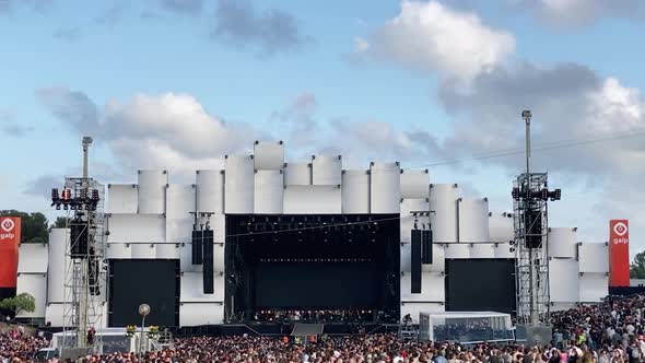 Rock in rio, Lisboa, 2022 waiting for anitta and post malone. The show must go on almost after 4 yea alt