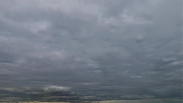 TIME-LAPSE: A Dark cumulus clouds