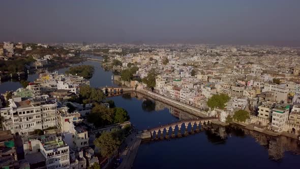 Aerial view Drone 4k of Lake Pichola And City Palace, Udaipur alt