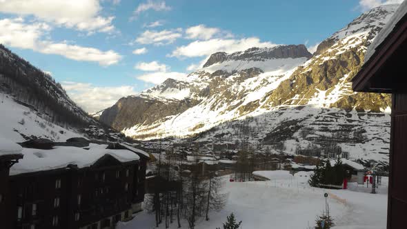 Day to night in a Ski Resort at the Alps