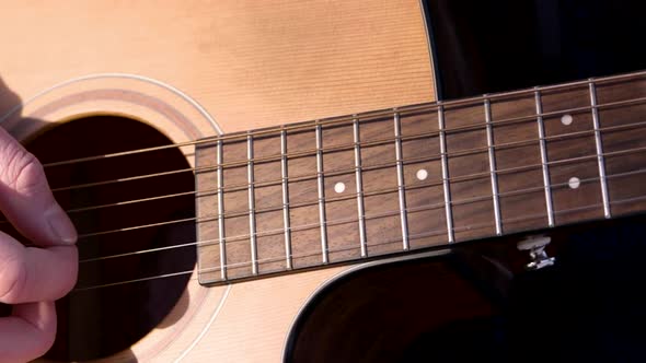 Acoustic Guitar picking in slow-motion