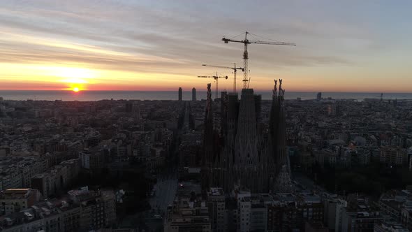 Sunrise in City of Barcelona alt