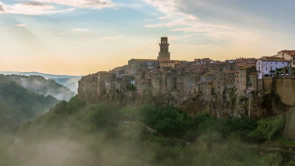Time Lapse of Pitigliano Old Town in Italy alt