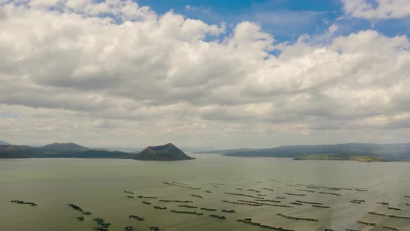 Time Lapse: Taal Volcano in Lake. Tagaytay, Philippines alt