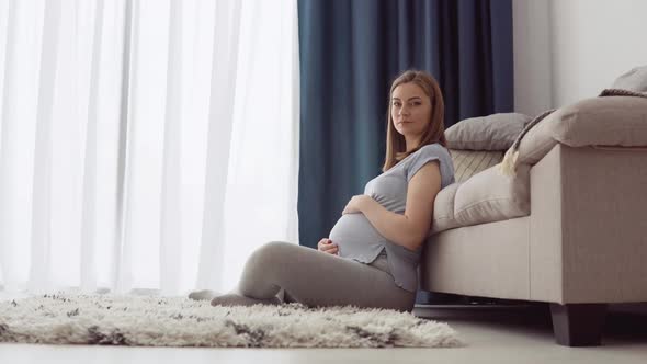 Balanced Diet and Weight Monitoring of a Pregnant Woman alt