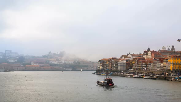 Douro river and Ribeira quai alt