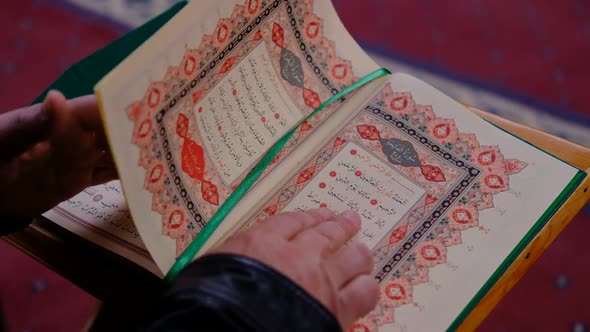 Muslim Holy Book alt