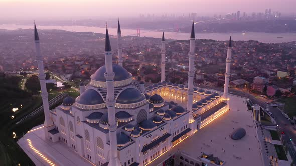 Aerial Drone View of Istanbul Camlica Mosque and Bosphorus. Biggest Mosque in Europa 10 alt