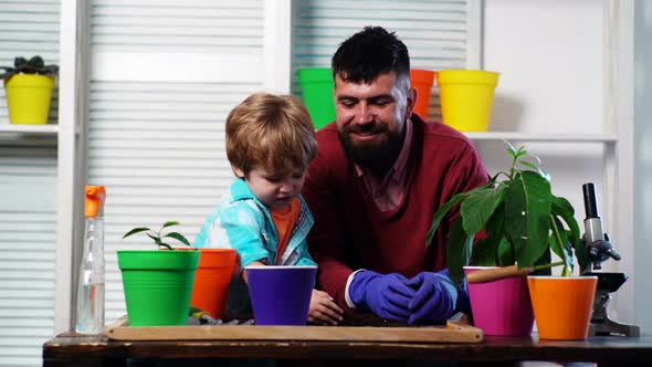 Father and Son Plantig Plant in Pots alt