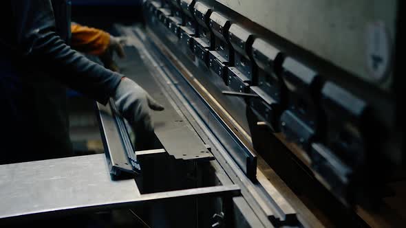 Production of metal corners - the press bends a metal profile. alt