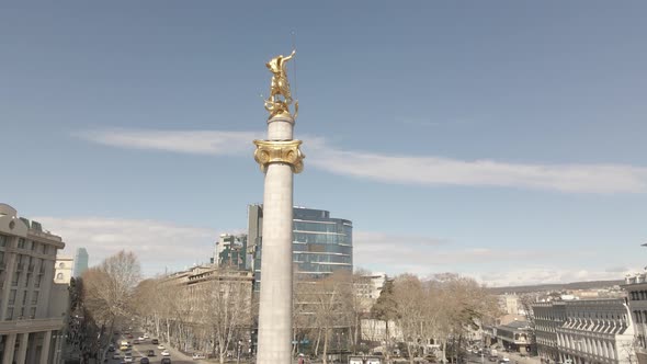 Flying over column of freedom in the center of Tbilisi, Georgia alt
