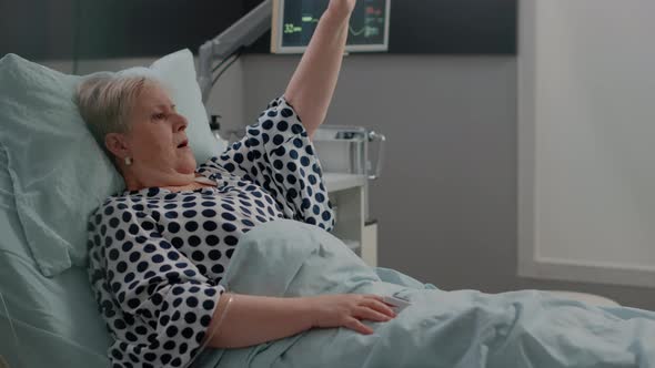 Patient with Respiratory Problem Asking for Medical Help alt