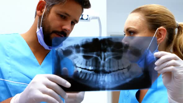 Dentists having discussion on x-ray alt